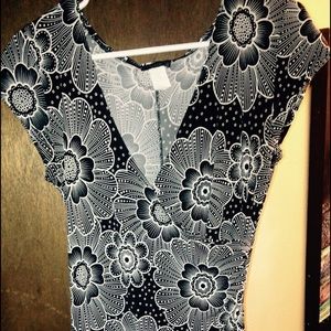 Vixen Dress Size LARGE- black&White